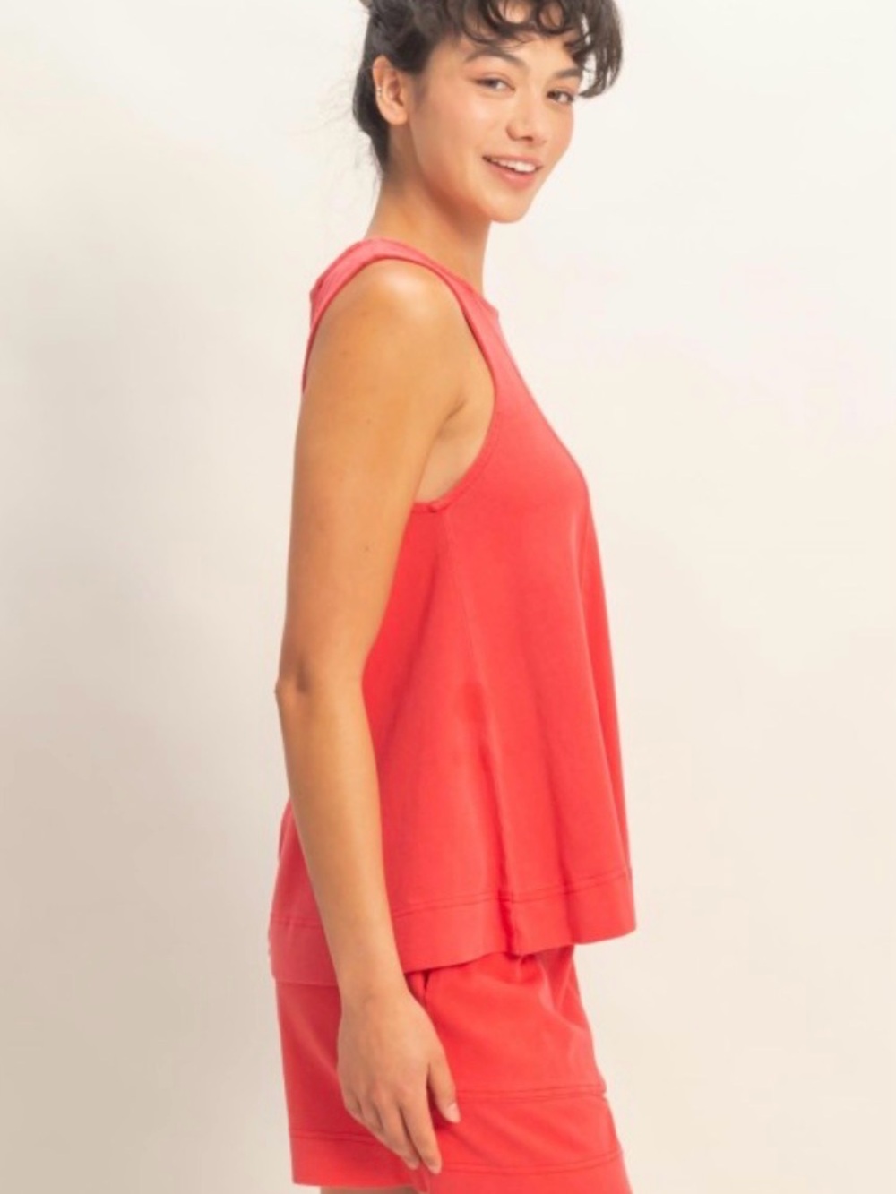 112 Red Sleeveless Top & Elastic Waist Shorts Set - Picture 2 of 3